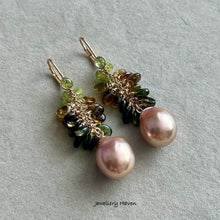 Laden Sie das Bild in den Galerie-Viewer, Edison pearl, peridot and tourmaline earrings