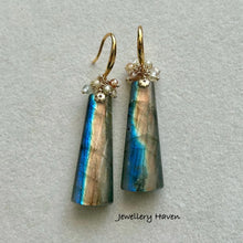 Laden Sie das Bild in den Galerie-Viewer, Sunset blue mix flash labradorite earrings
