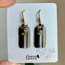 Load image into Gallery viewer, Banded agate cluster earrings