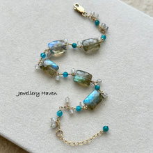 Cargar imagen en el visor de la galería, Labradorite and neon blue apatite bracelet