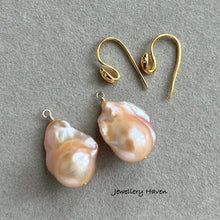 Load image into Gallery viewer, Baroque pearls with snake design hook earrings (detachable)