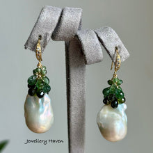 Load image into Gallery viewer, Green tourmaline and baroque pearl earrings