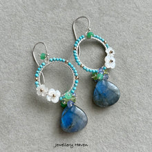 Laden Sie das Bild in den Galerie-Viewer, Labradorite, turquoise chandelier earrings (925 silver)
