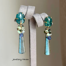 画像をギャラリービューアに読み込む, Blue flash labradorite and teal moss kyanite studs earrings