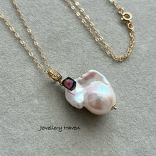 Laden Sie das Bild in den Galerie-Viewer, High lustre rainbow iridescent baroque pearl, watermelon tourmaline necklace