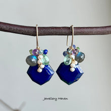 Laden Sie das Bild in den Galerie-Viewer, Lapis lazuli, labradorite, mint kyanite earrings