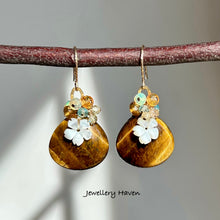 Cargar imagen en el visor de la galería, Tiger eye, citrine, mother of pearl earrings