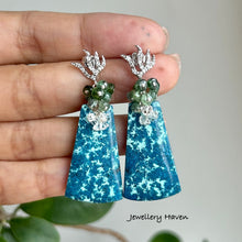 Cargar imagen en el visor de la galería, Shattuckite, green tourmaline and Herkimer quartz earrings