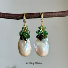 Load image into Gallery viewer, Green tourmaline and baroque pearl earrings