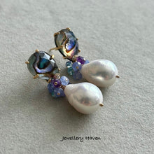 Charger l&#39;image dans la galerie, Edison pearl and abalone shell stud earrings