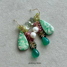 Laden Sie das Bild in den Galerie-Viewer, Variscite, green amethyst, tourmaline, pearl earrings