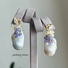 Laden Sie das Bild in den Galerie-Viewer, Baroque pearl, tanzanite and opal earrings
