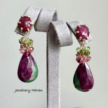 Laden Sie das Bild in den Galerie-Viewer, Ruby zoisite with ruby studs earrings (detachable)