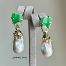 Laden Sie das Bild in den Galerie-Viewer, Iridescent white baroque pearl, tourmaline and Variscite studs earrings