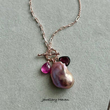 Load image into Gallery viewer, Purple golden iridescent baroque pearl toggle rose gold necklace