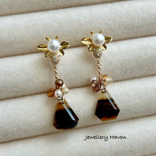 Load image into Gallery viewer, Montana agate with bee fresh water pearl studs earrings (detachable)