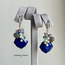 Laden Sie das Bild in den Galerie-Viewer, Lapis lazuli, labradorite, mint kyanite earrings