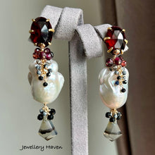 Load image into Gallery viewer, White baroque pearls with garnet studs earrings