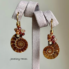 Carica l&#39;immagine nel visualizzatore di Gallery, Ammonite and gems cluster earrings