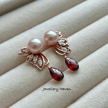 Charger l&#39;image dans la galerie, Butterfly pearl studs with garnet