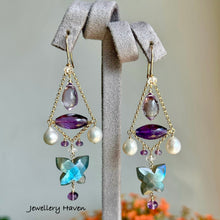 Laden Sie das Bild in den Galerie-Viewer, Labradorite butterfly and amethyst chandelier earrings