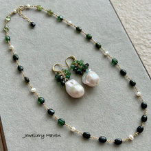 Load image into Gallery viewer, Green tourmaline and baroque pearl earrings