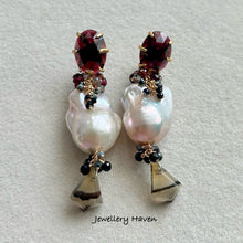 Load image into Gallery viewer, White baroque pearls with garnet studs earrings