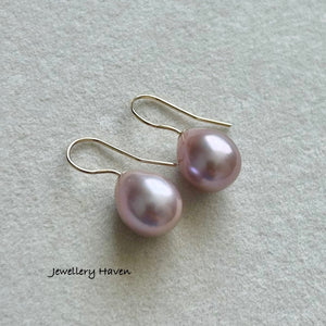 Minimalist lilac purple Edison pearl earrings