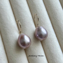 Load image into Gallery viewer, Minimalist lilac purple Edison pearl earrings