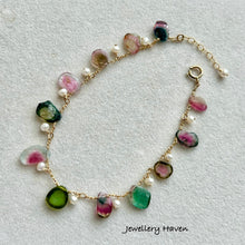 Laden Sie das Bild in den Galerie-Viewer, Watermelon tourmaline and pearl bracelet