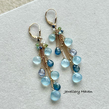 Laden Sie das Bild in den Galerie-Viewer, Aquamarine and blue sapphire tassel earrings