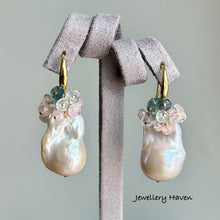 画像をギャラリービューアに読み込む, Baroque pearls, aquamarine and pink morganite cluster earrings