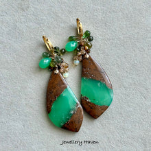 Cargar imagen en el visor de la galería, Boulder chrysoprase earrings