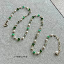 画像をギャラリービューアに読み込む, Chrysoprase, chrome diopside and pearl necklace