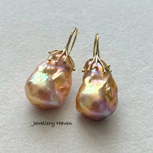 Cargar imagen en el visor de la galería, Metallic iridescent baroque pearl earrings #3