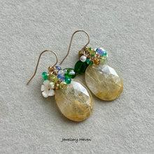 Laden Sie das Bild in den Galerie-Viewer, Golden rutilated quartz earrings