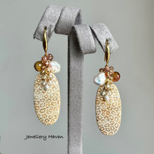 画像をギャラリービューアに読み込む, Fossil coral, citrine and pearl earrings