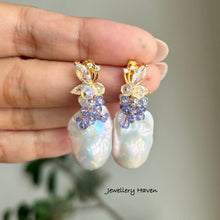 Laden Sie das Bild in den Galerie-Viewer, Baroque pearl, tanzanite and opal earrings