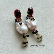 Load image into Gallery viewer, White baroque pearls with garnet studs earrings