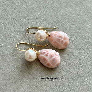 Pink Natrolite with pearl hook earrings (detachable)