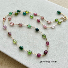 Laden Sie das Bild in den Galerie-Viewer, Ombre tourmaline and lustrous baroque pearl necklace