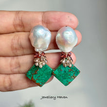 Load image into Gallery viewer, Australian malachite and baroque pearl studs earrings