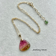 画像をギャラリービューアに読み込む, Rare pink and green multi banded tourmaline slice necklace