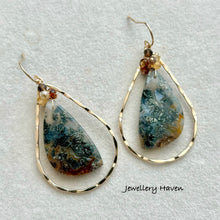 Load image into Gallery viewer, Marcasite in agate earrings