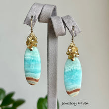 Load image into Gallery viewer, Aragonite and champagne zircon earrings