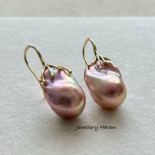 Cargar imagen en el visor de la galería, Metallic iridescent baroque pearl earrings #8