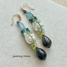 Cargar imagen en el visor de la galería, Aqua kyanite, Edison pearl, smokey quartz gems cluster earrings