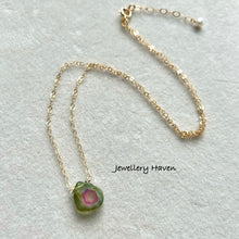 Carica l&#39;immagine nel visualizzatore di Gallery, Watermelon tourmaline slice necklace #1 Gold