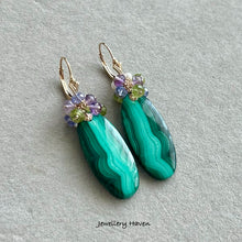 Laden Sie das Bild in den Galerie-Viewer, Malachite, peridot, tanzanite and amethyst earrings