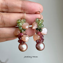 Laden Sie das Bild in den Galerie-Viewer, Round fresh water pearl, peach moonstone and tourmalines earrings